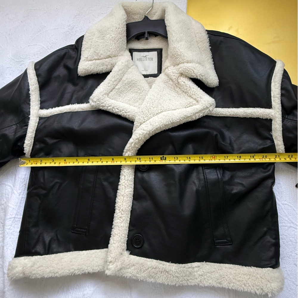 Hollister Sherpa-Lined Vegan Leather Crop Biker Jacket. Size L - Picture 9 of 12